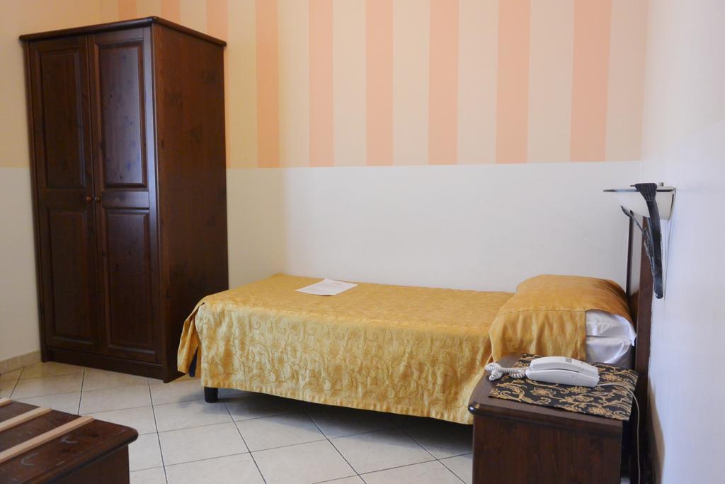 Hotel Ristorante Italia تْشيرتوسا دي بافِيا المظهر الخارجي الصورة