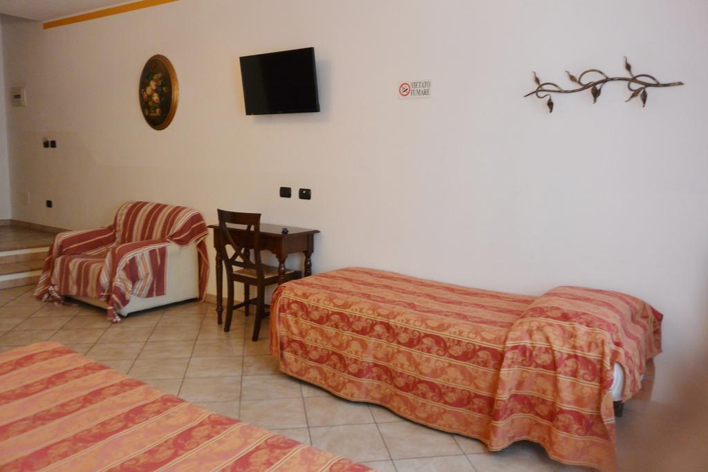 Hotel Ristorante Italia تْشيرتوسا دي بافِيا المظهر الخارجي الصورة