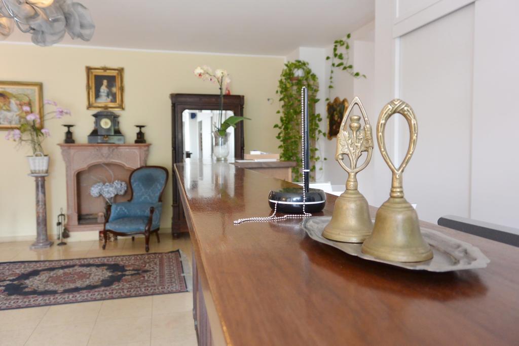 Hotel Ristorante Italia تْشيرتوسا دي بافِيا المظهر الخارجي الصورة